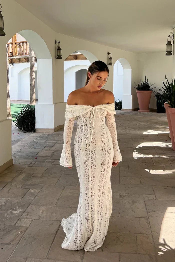 Abby schulterfreies Spitzen-Maxikleid