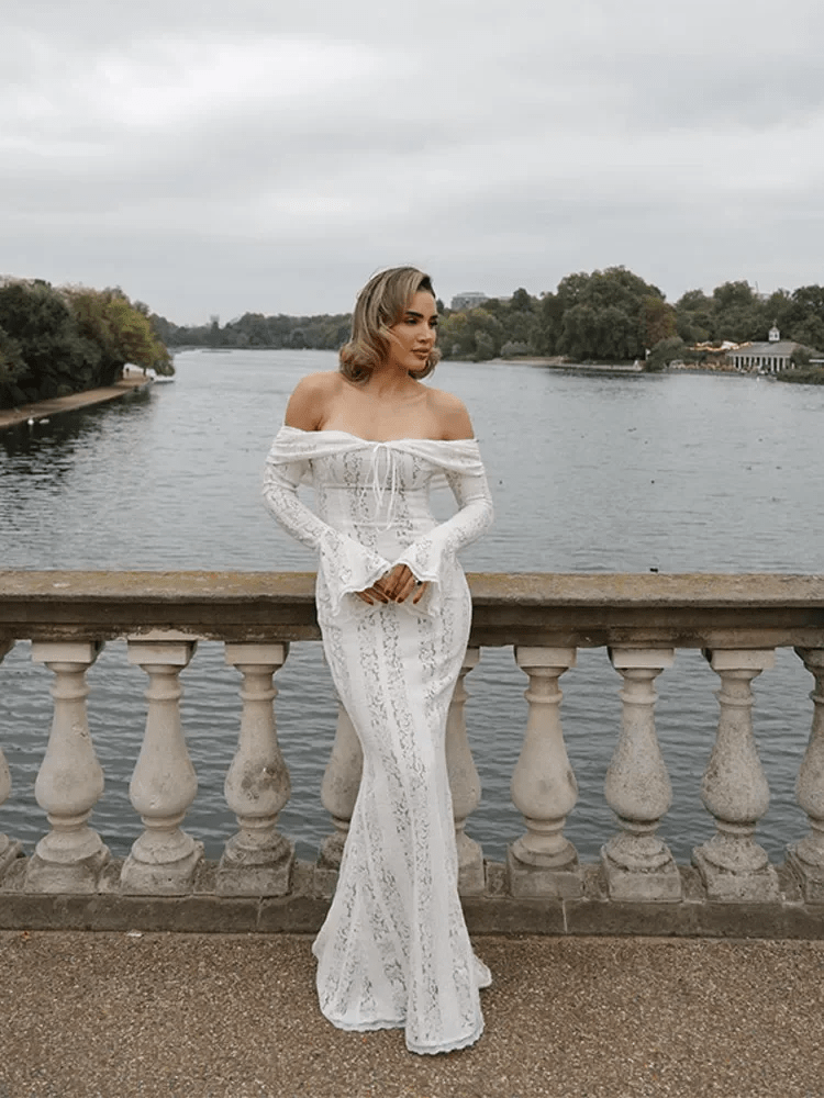 Abby schulterfreies Spitzen-Maxikleid