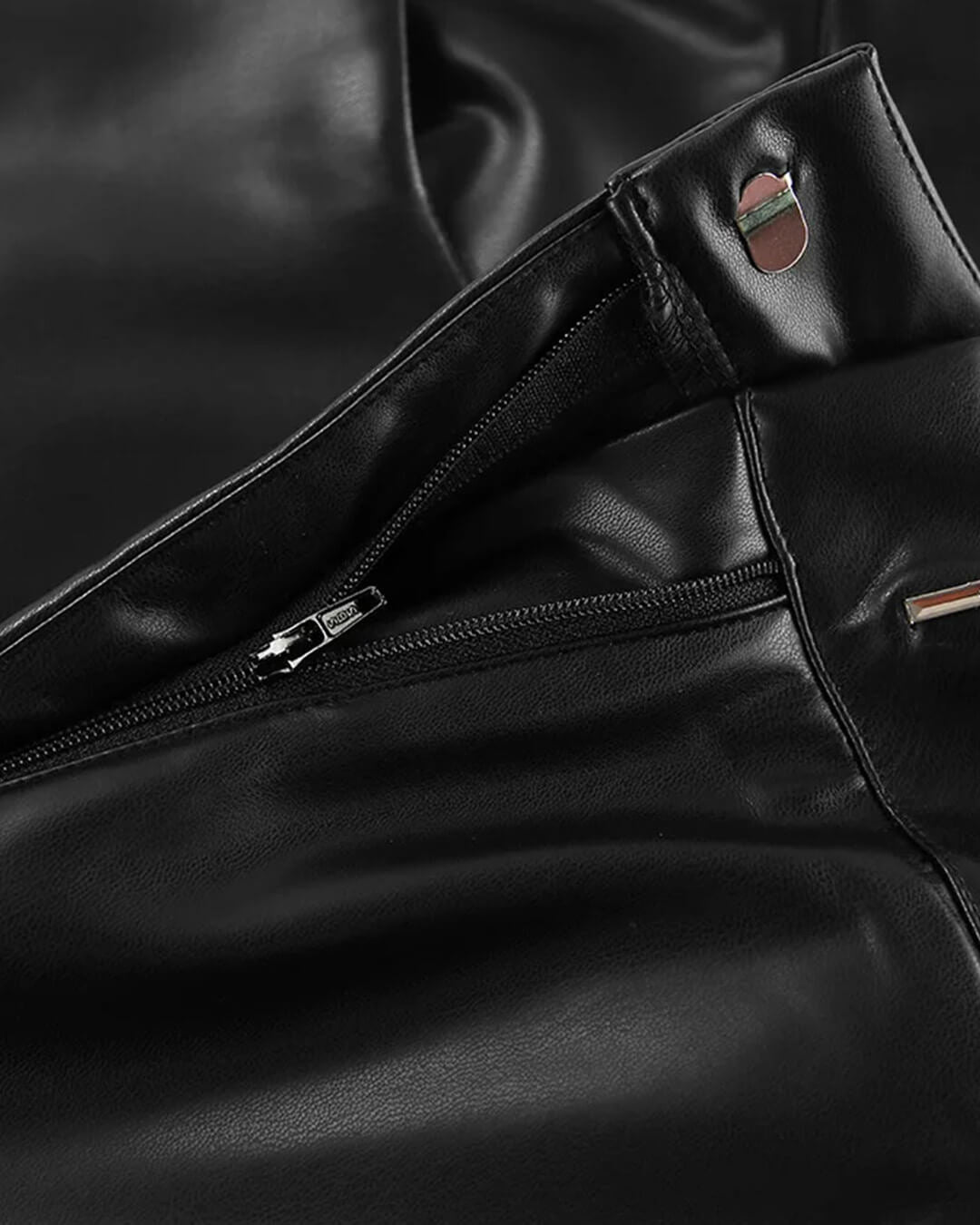 Ada Lederhose mit weitem Bein