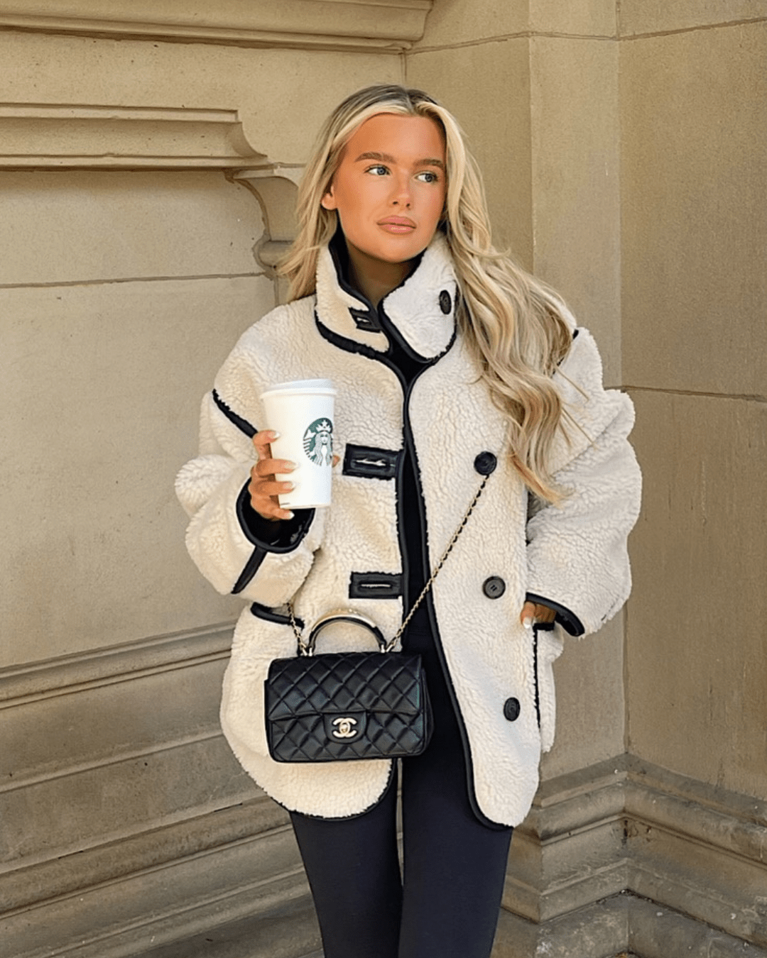 Adela Lammfellimitat-Jacke mit Trichterkragen