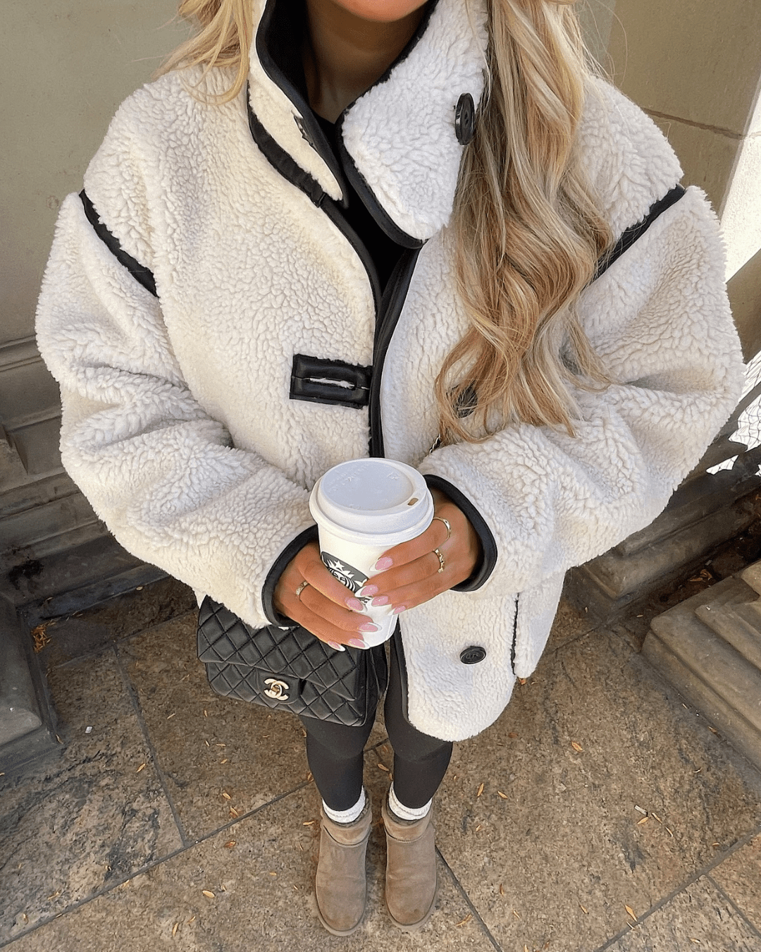 Adela Lammfellimitat-Jacke mit Trichterkragen