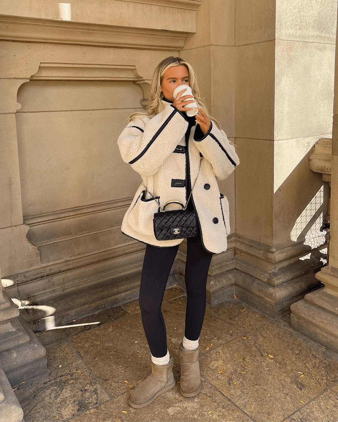 Adela Lammfellimitat-Jacke mit Trichterkragen