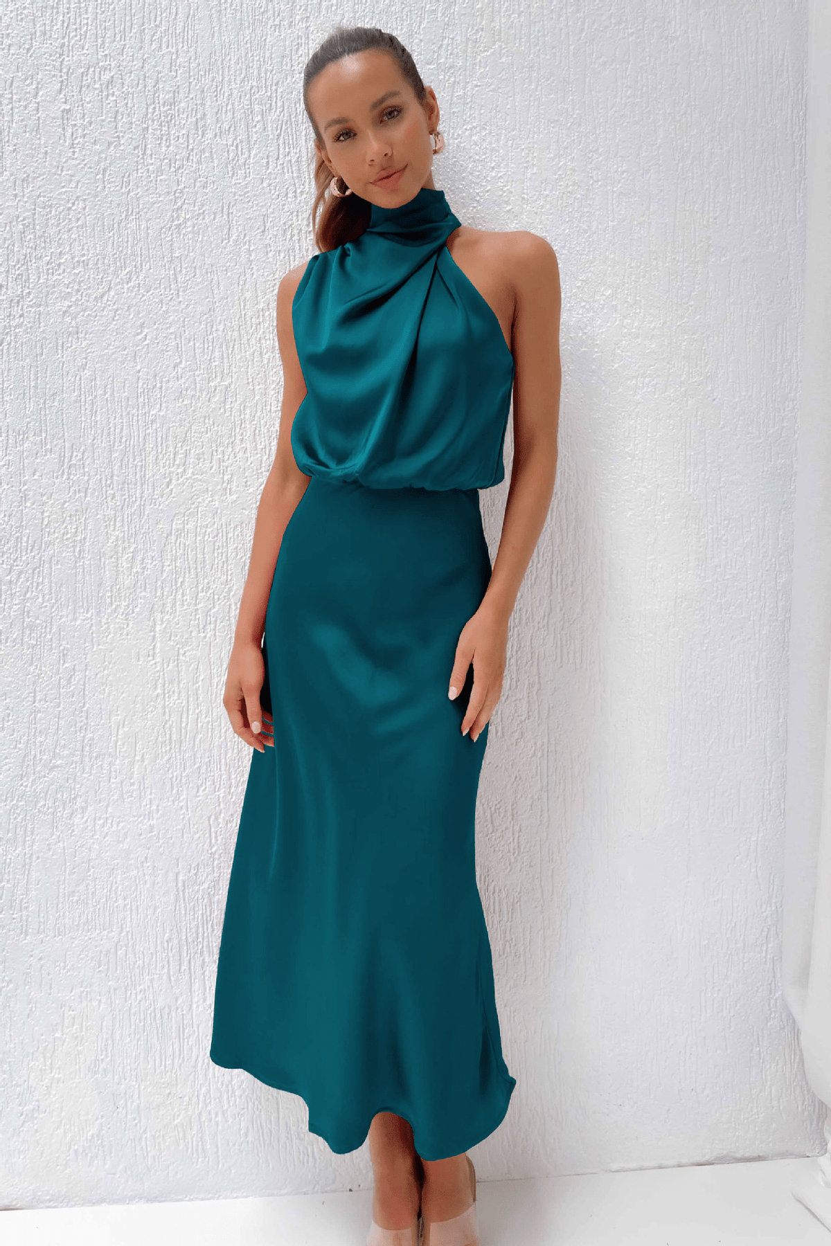 Adila Satin-Maxikleid mit Wasserfallausschnitt