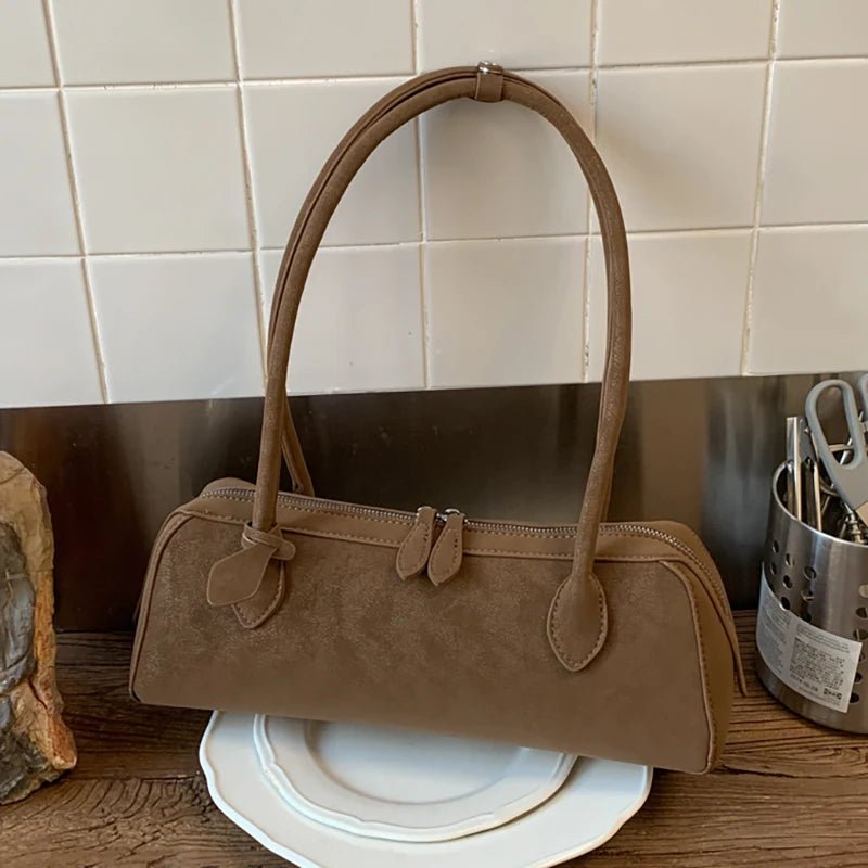 Adora Baguette-Tasche aus Veloursleder