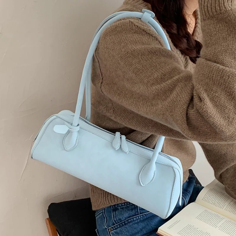 Adora Baguette-Tasche aus Veloursleder