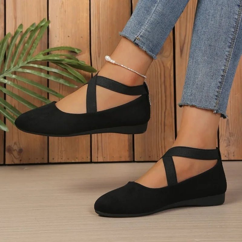 Afra Ballerinas mit spitzer Zehenpartie und gekreuzten Riemen