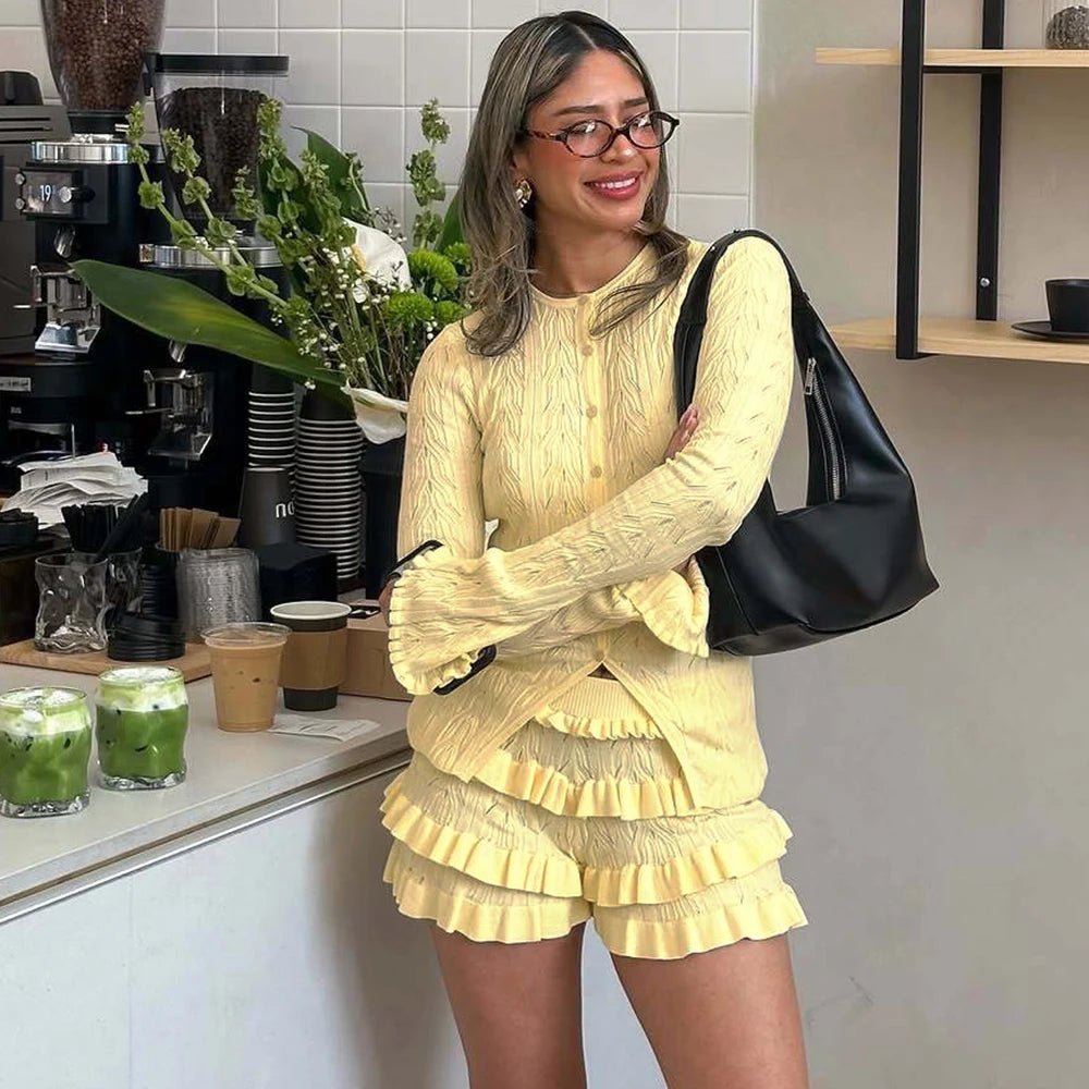 Aira Strick-Set aus Oberteil und Shorts mit Stufen