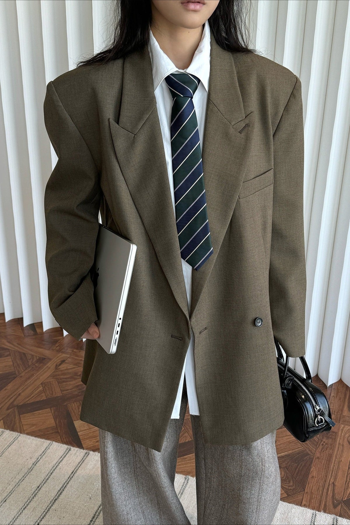 Akira Blazer mit strukturierter Schulterpartie