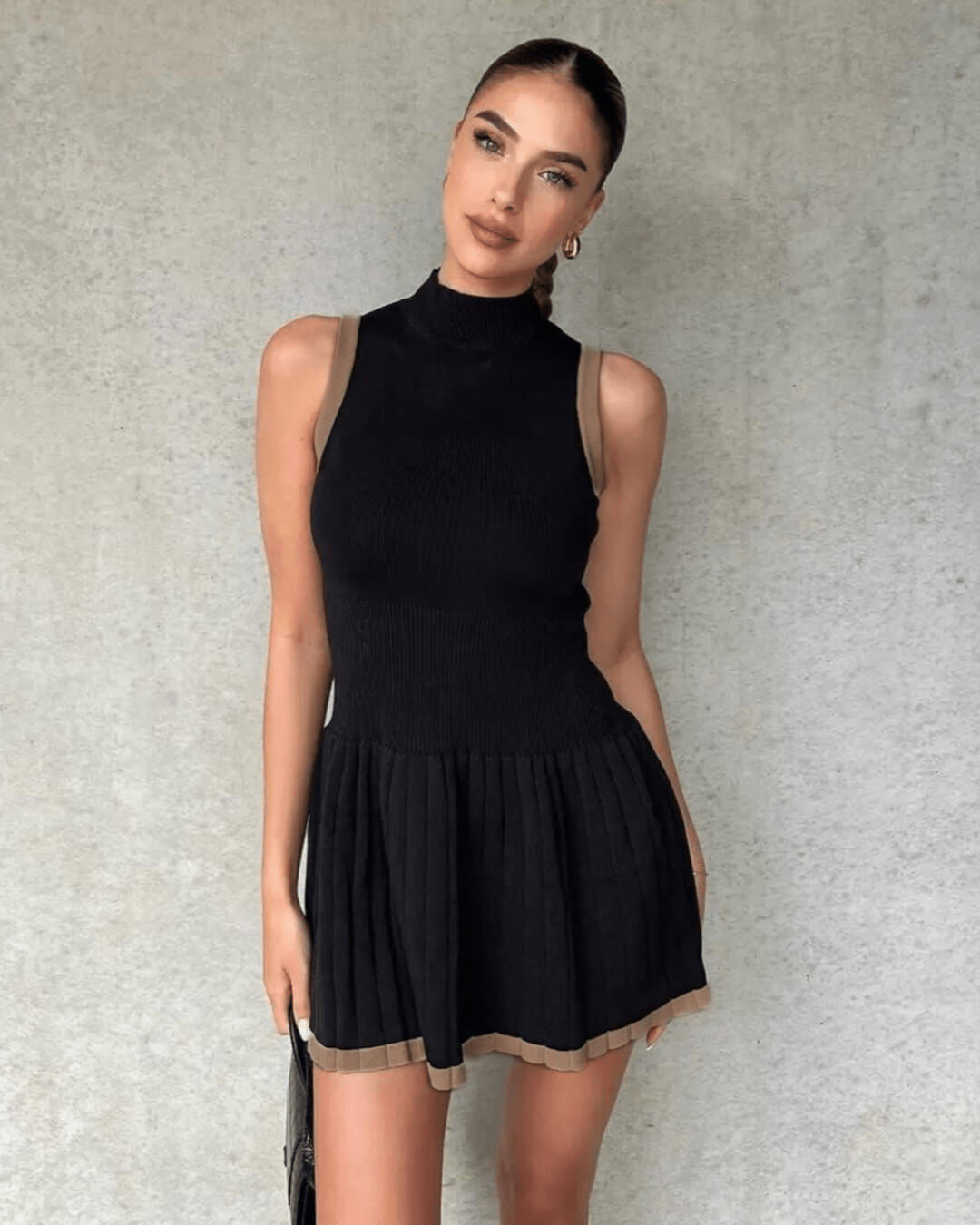 Alice Strickkleid mit Kontrastdetails und tief angesetzter Taille