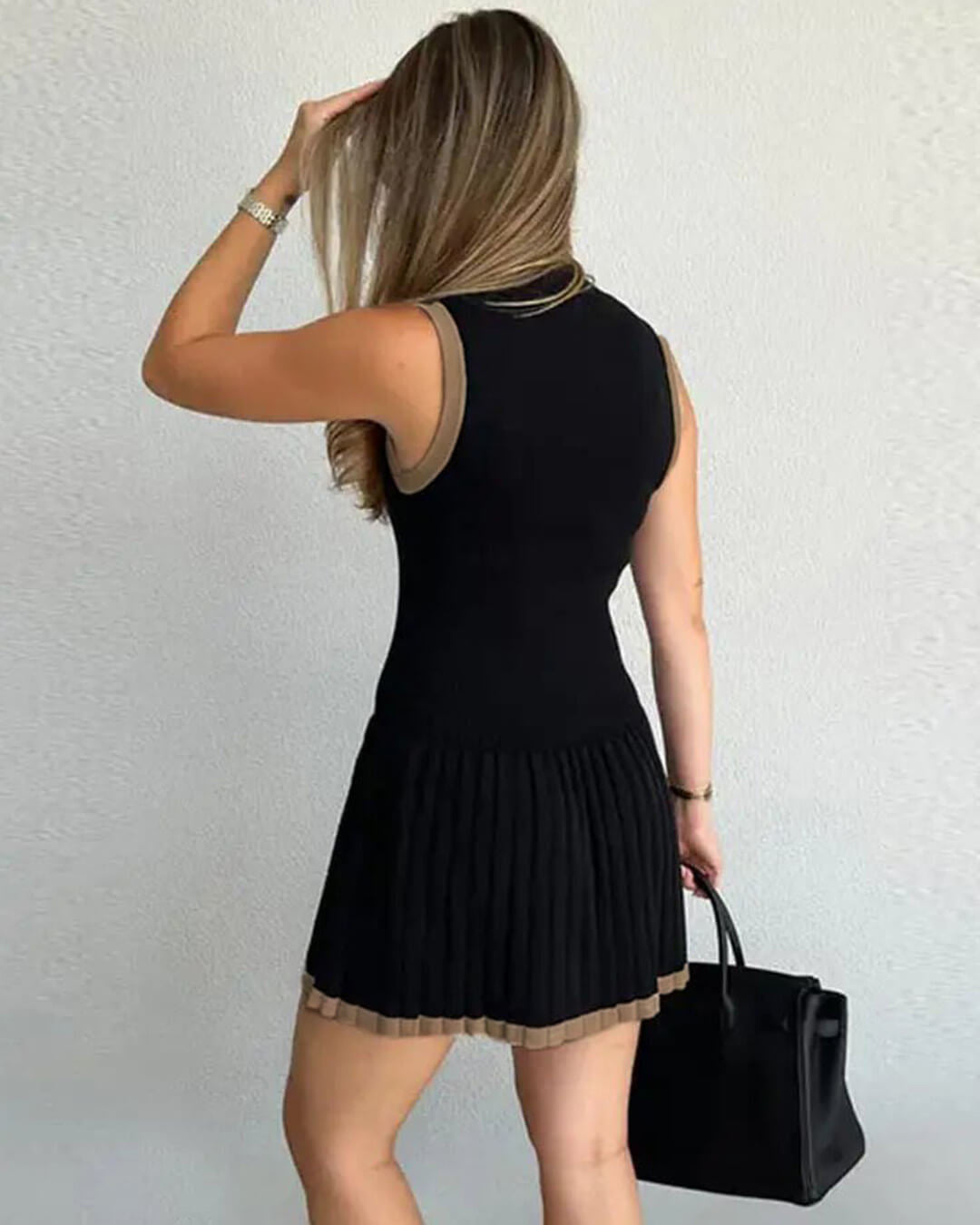 Alice Strickkleid mit Kontrastdetails und tief angesetzter Taille