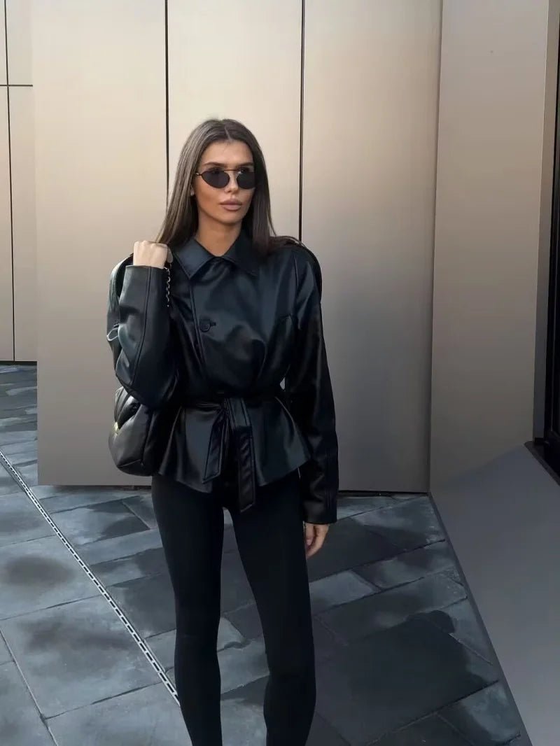 Alma kurzer Trenchcoat aus Kunstleder