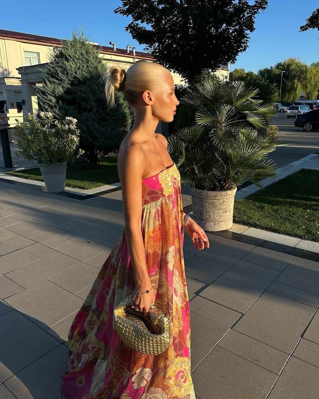 Amaya Trägerloses Maxikleid mit Blumenmuster