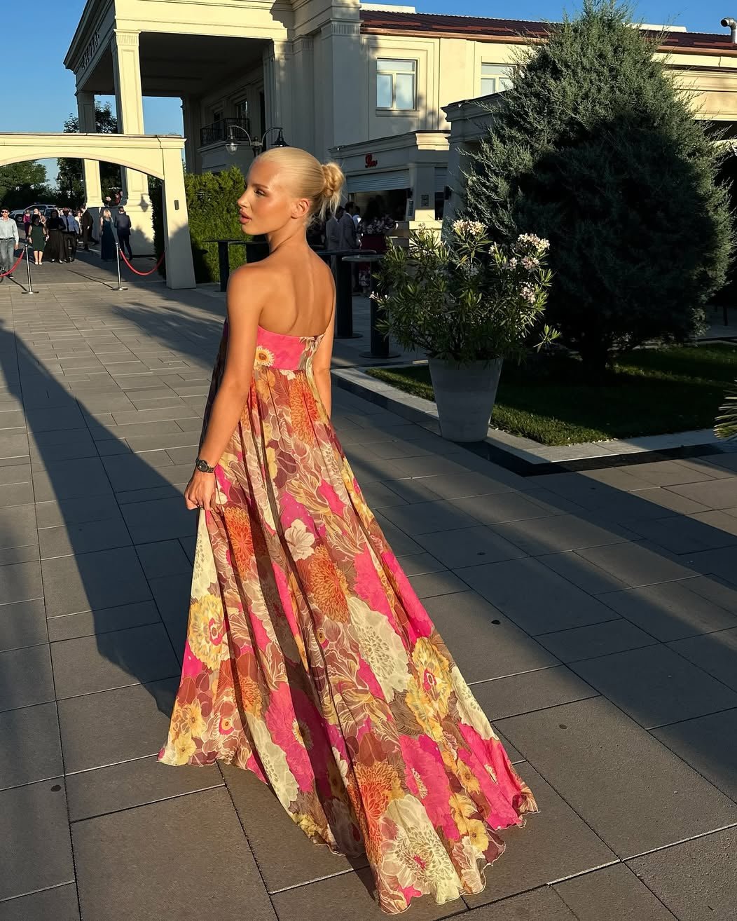 Amaya Trägerloses Maxikleid mit Blumenmuster