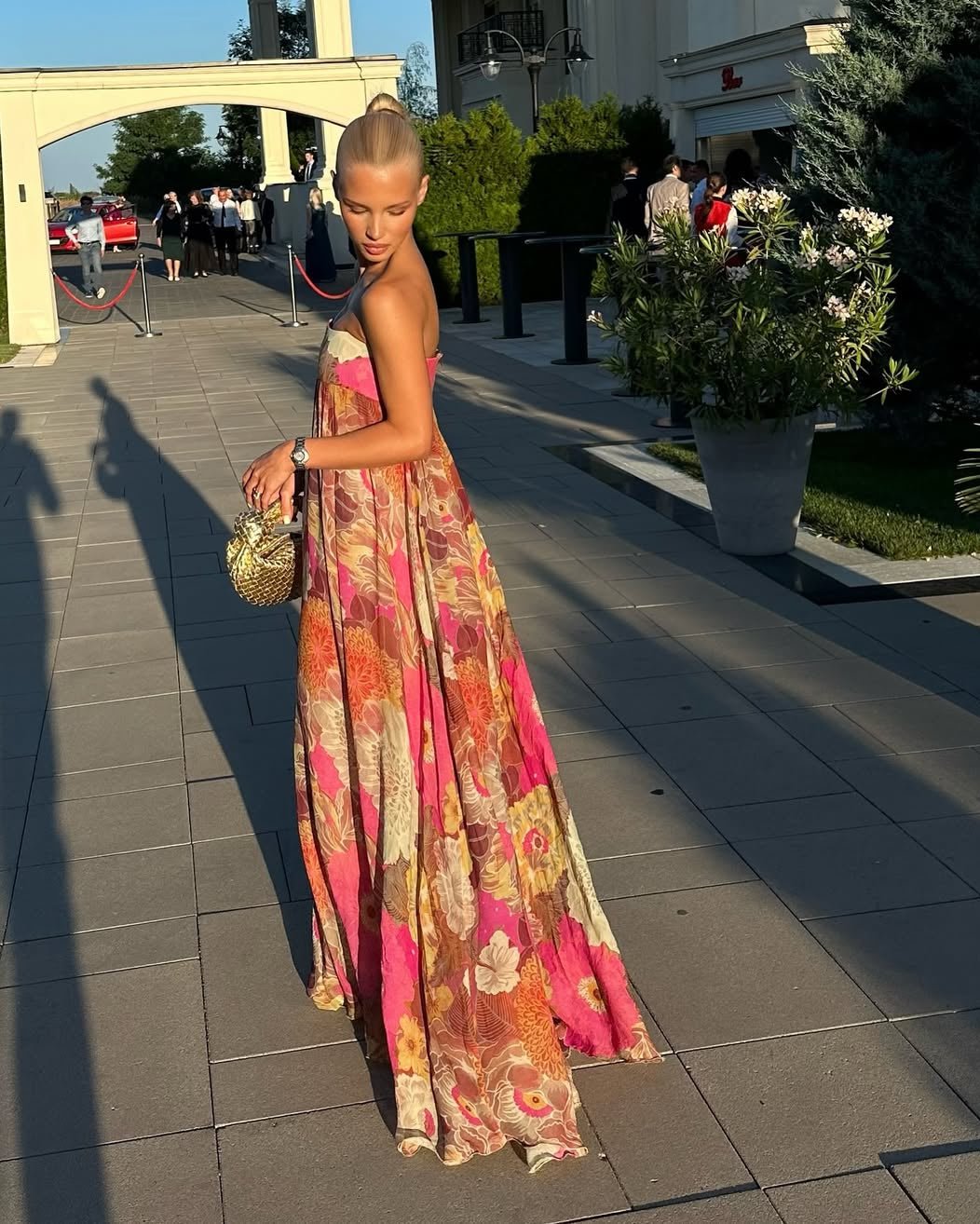 Amaya Trägerloses Maxikleid mit Blumenmuster