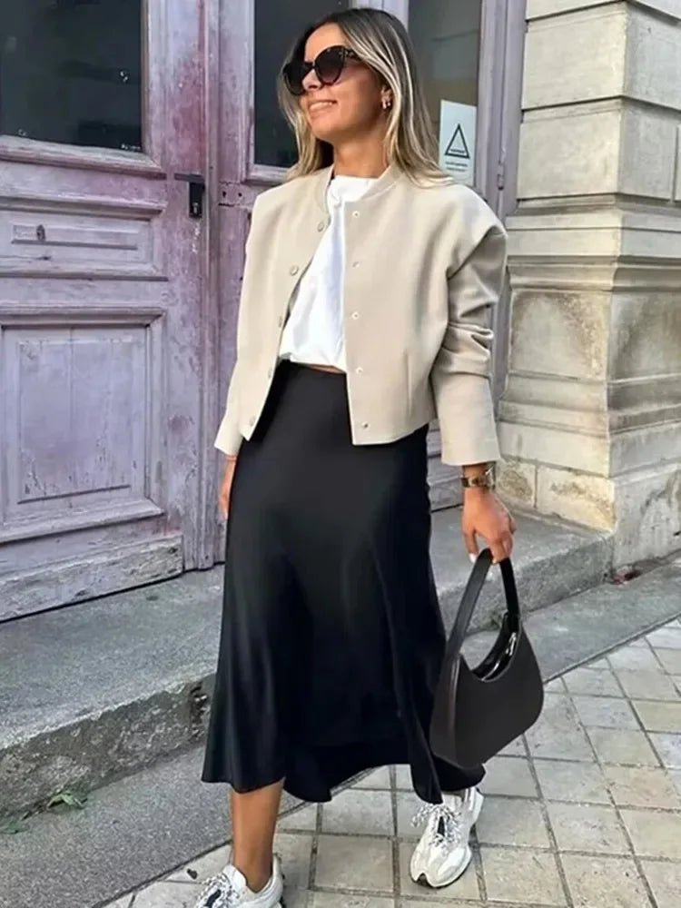 Anais Schwarzer Satin-Midirock mit hoher Taille