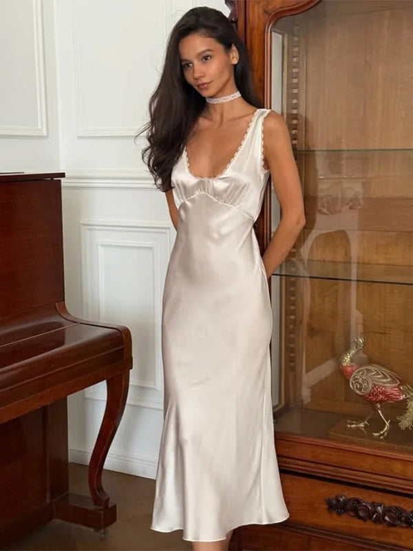 Angie Satin-Midikleid mit tiefem Ausschnitt