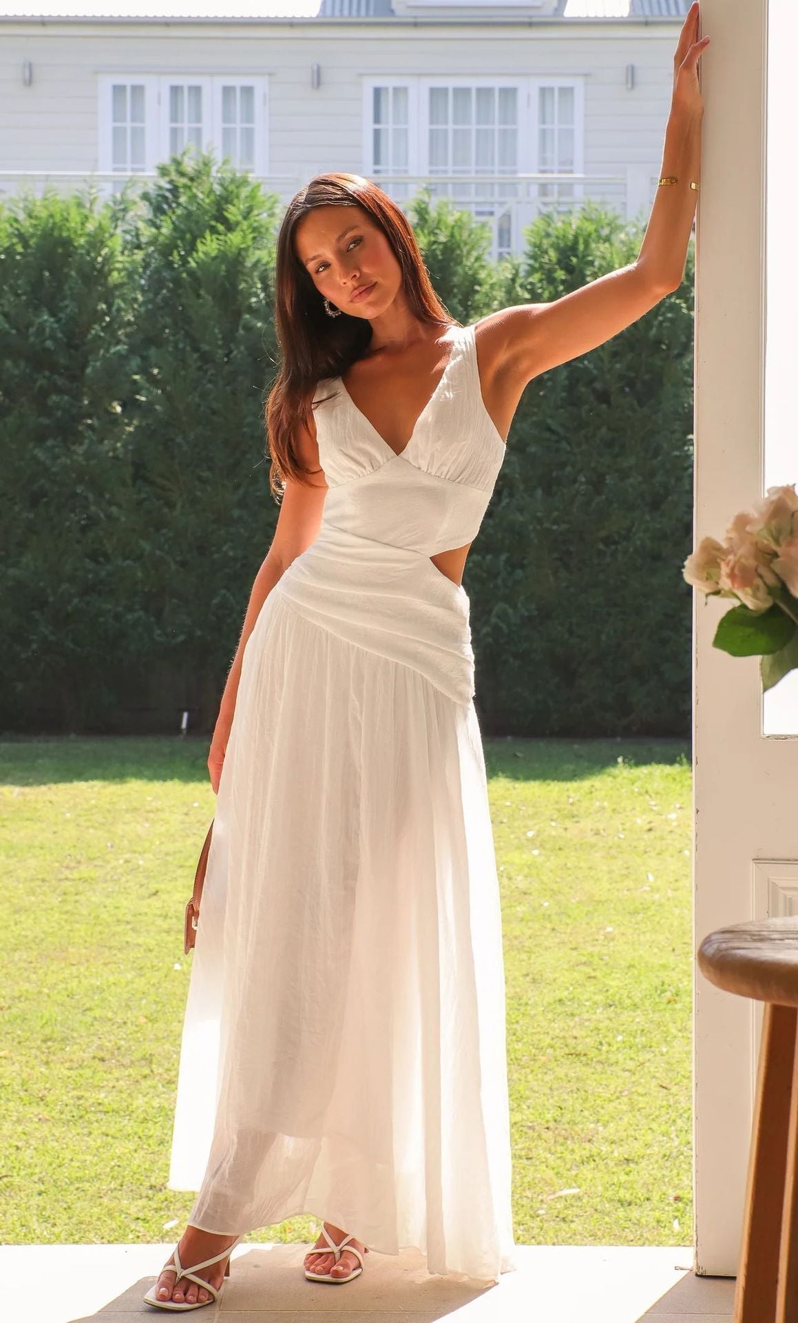 Anne Midi-Kleid mit ausgestelltem Schnitt und Cut-outs