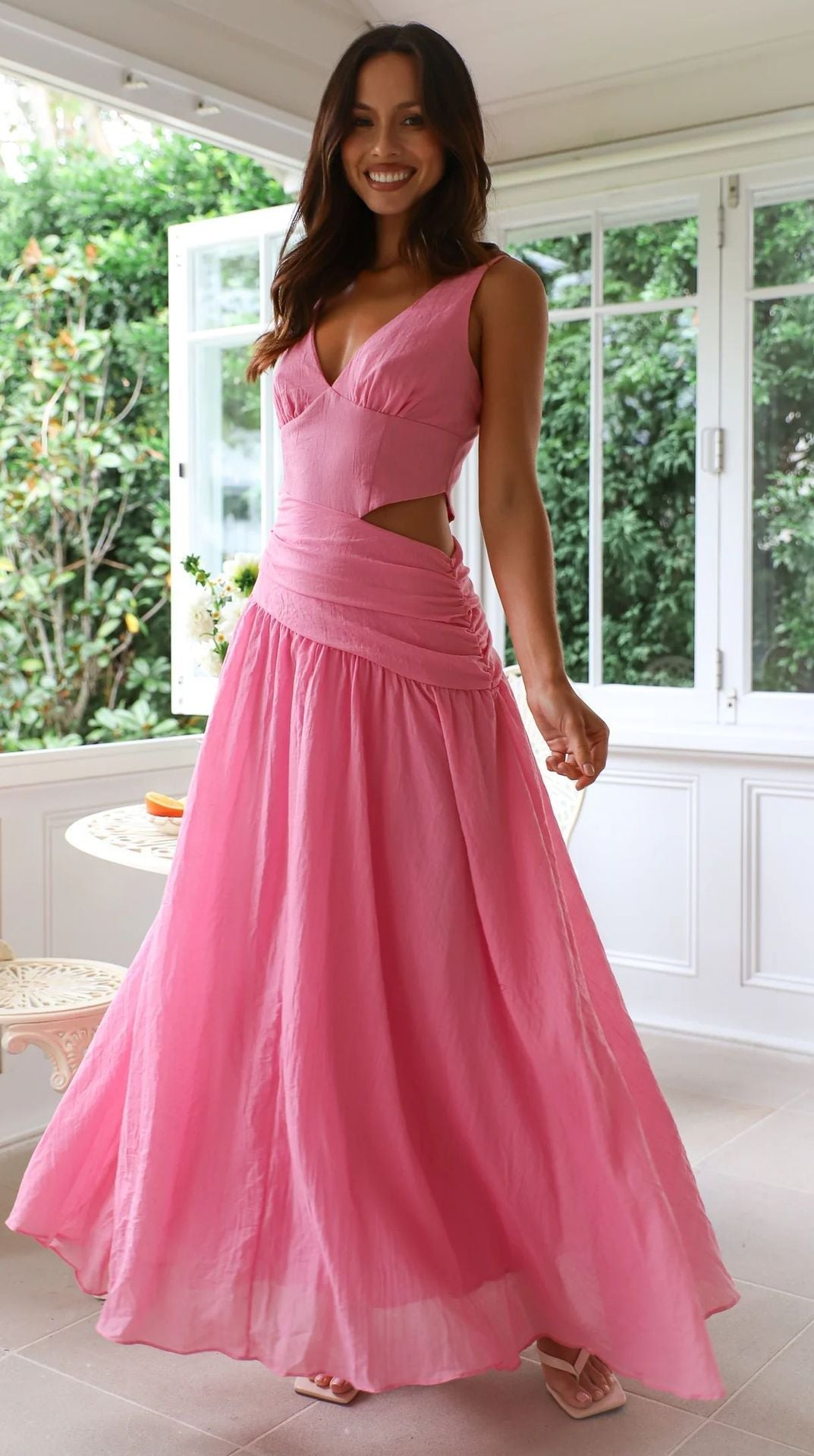 Anne Midi-Kleid mit ausgestelltem Schnitt und Cut-outs