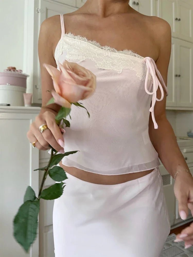 Anne Set aus Camisole und Rock mit Spitzeneinsätzen