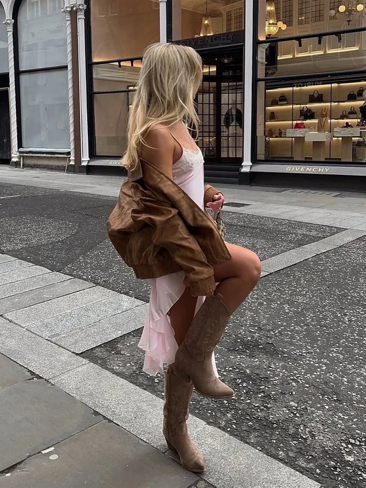 Anne Set aus Camisole und Rock mit Spitzeneinsätzen