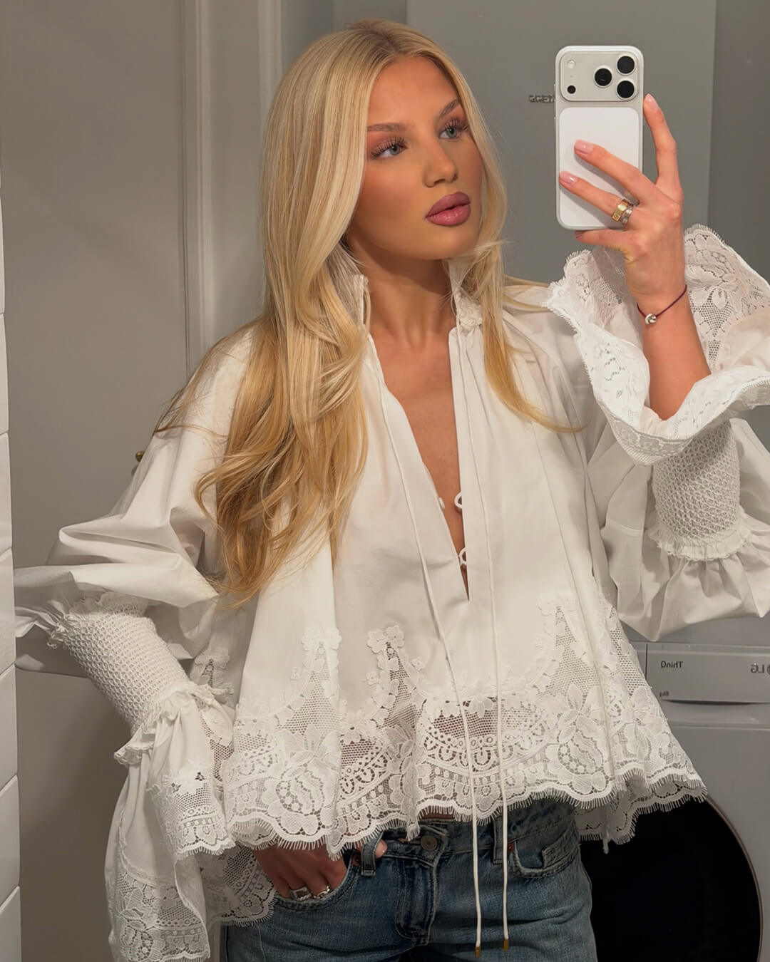 Annie Bluse mit Stickerei und Spitzenbesatz