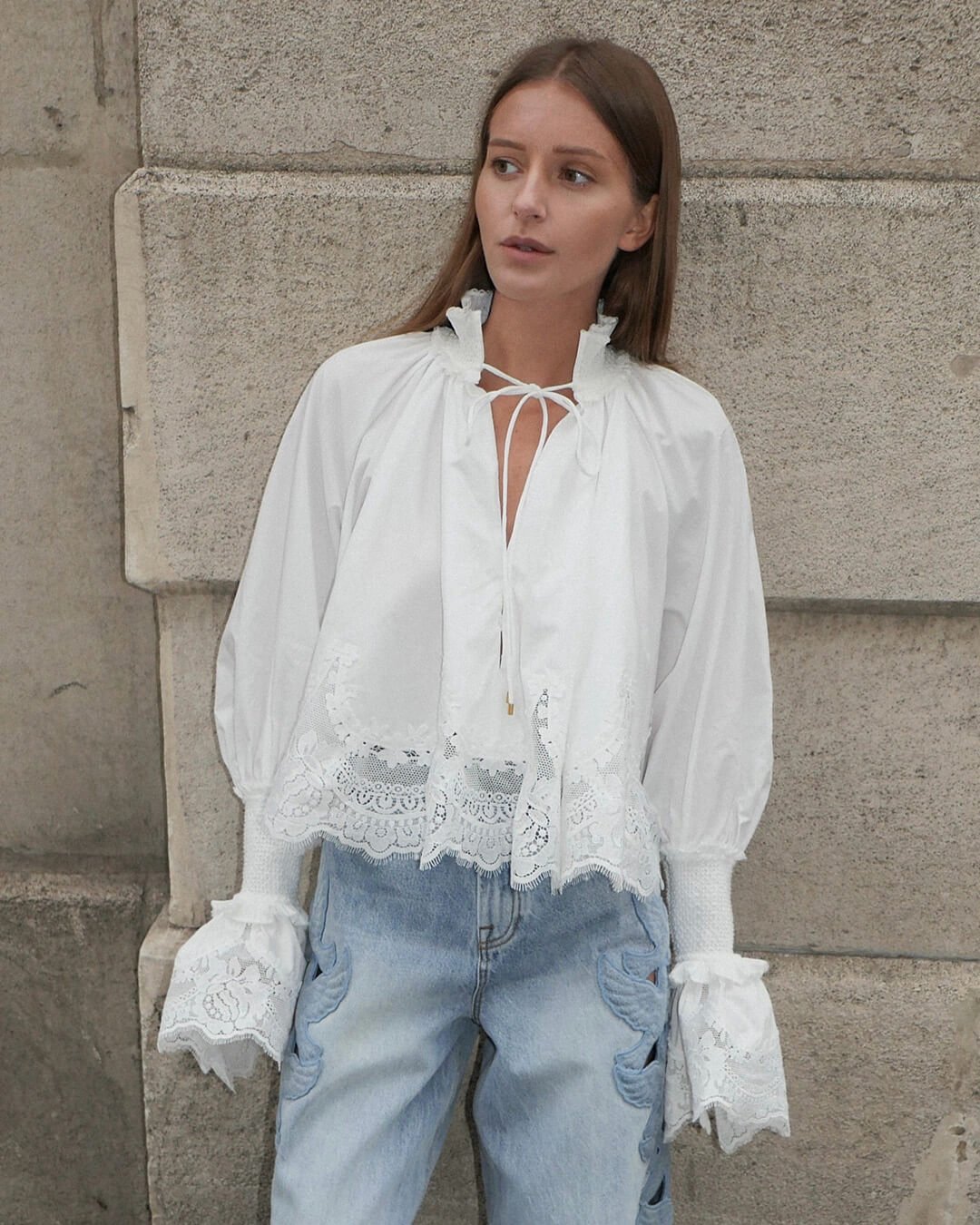 Annie Bluse mit Stickerei und Spitzenbesatz