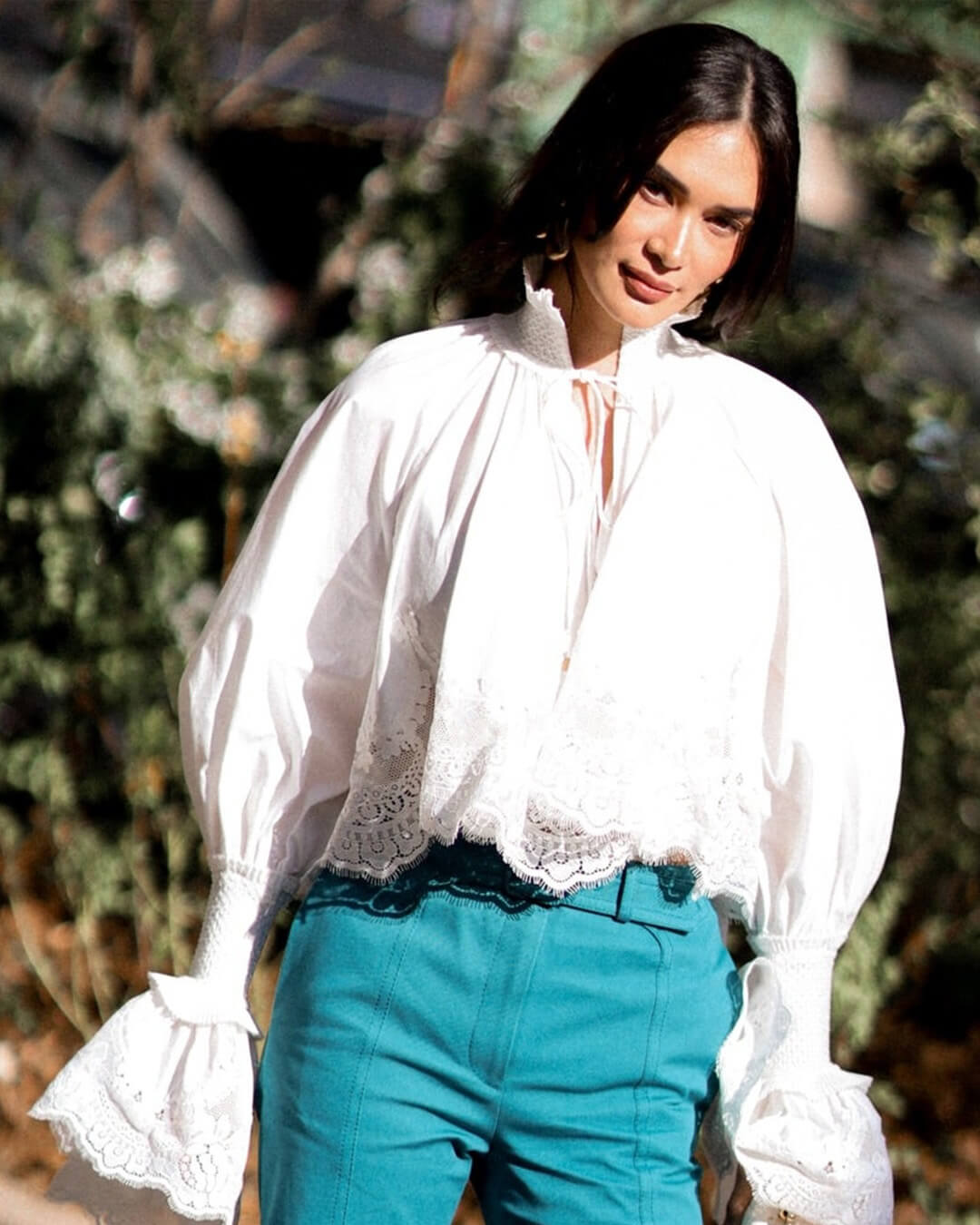Annie Bluse mit Stickerei und Spitzenbesatz