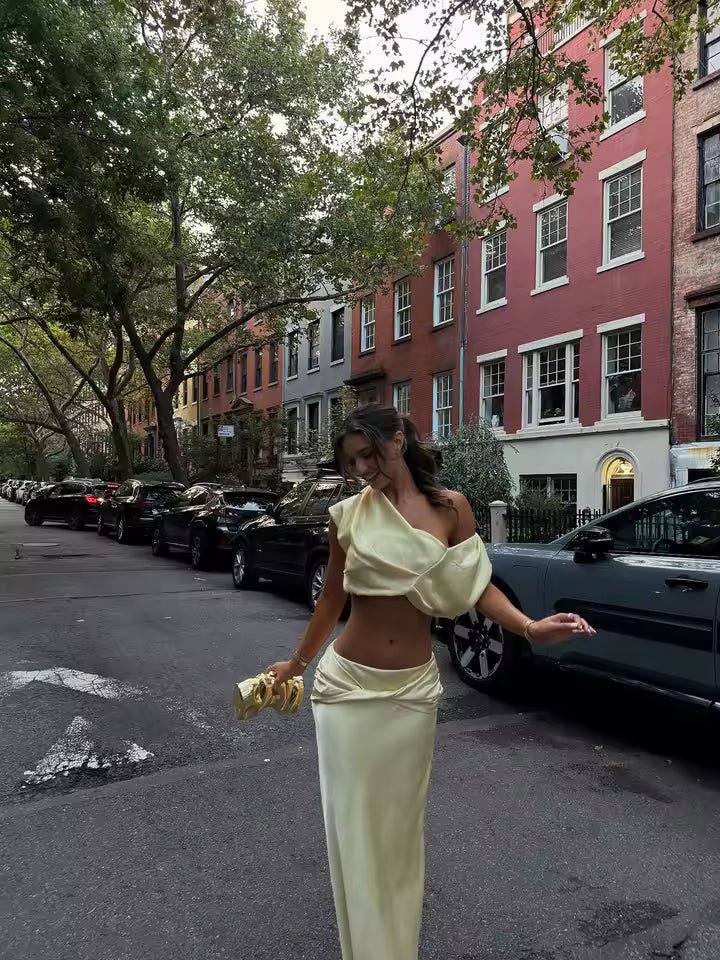 Arlette plissiertes Satin-Crop-Top- und Rock-Set