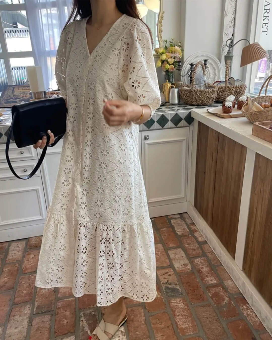 Ava Besticktes Maxikleid mit V-Ausschnitt