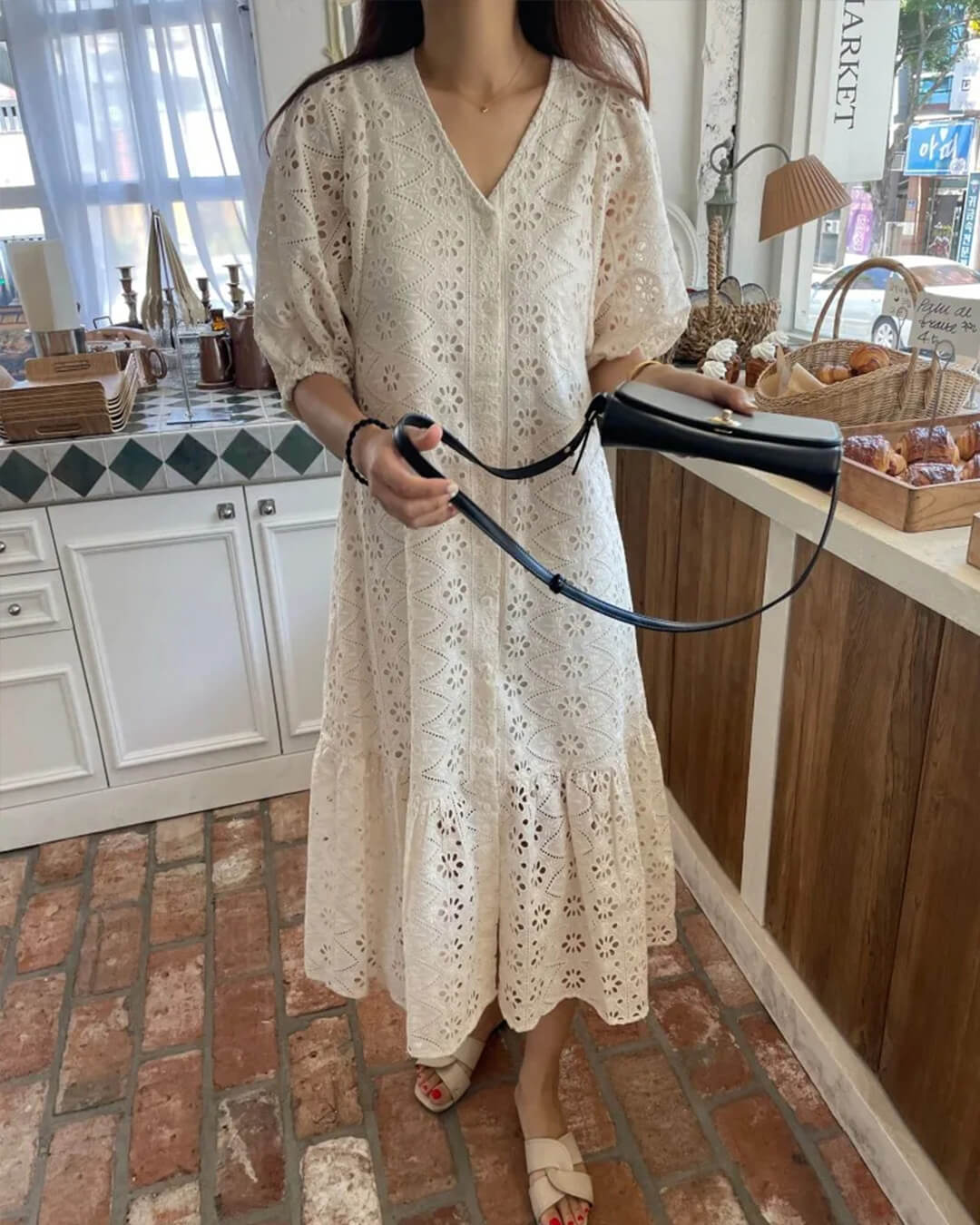 Ava Besticktes Maxikleid mit V-Ausschnitt