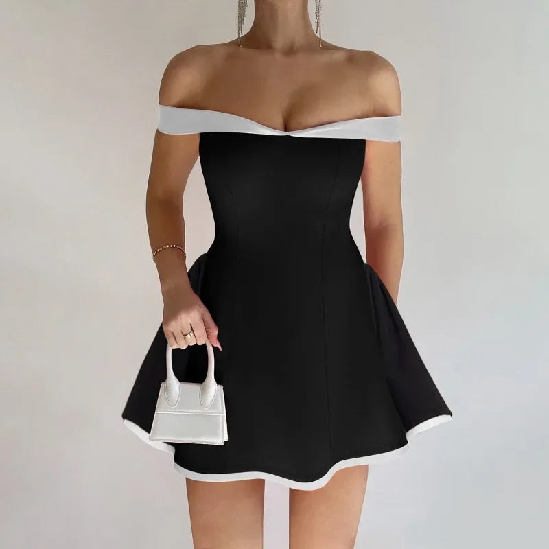 Rückenfreies ärmelloses Minikleid