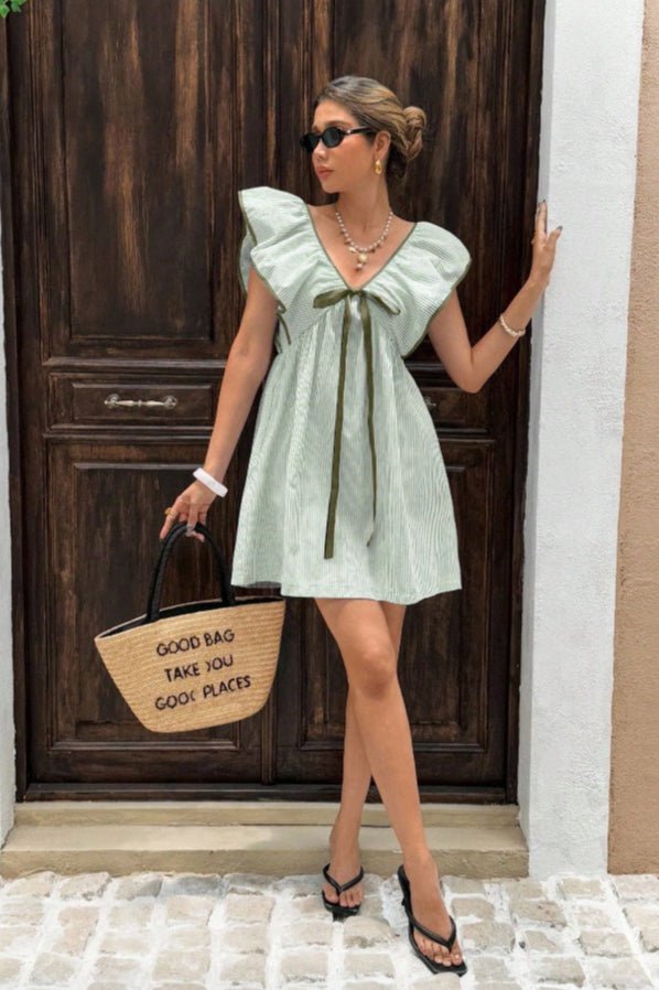 Beatrice gestreiftes Mini-Kleid mit V-Ausschnitt und Rüschen