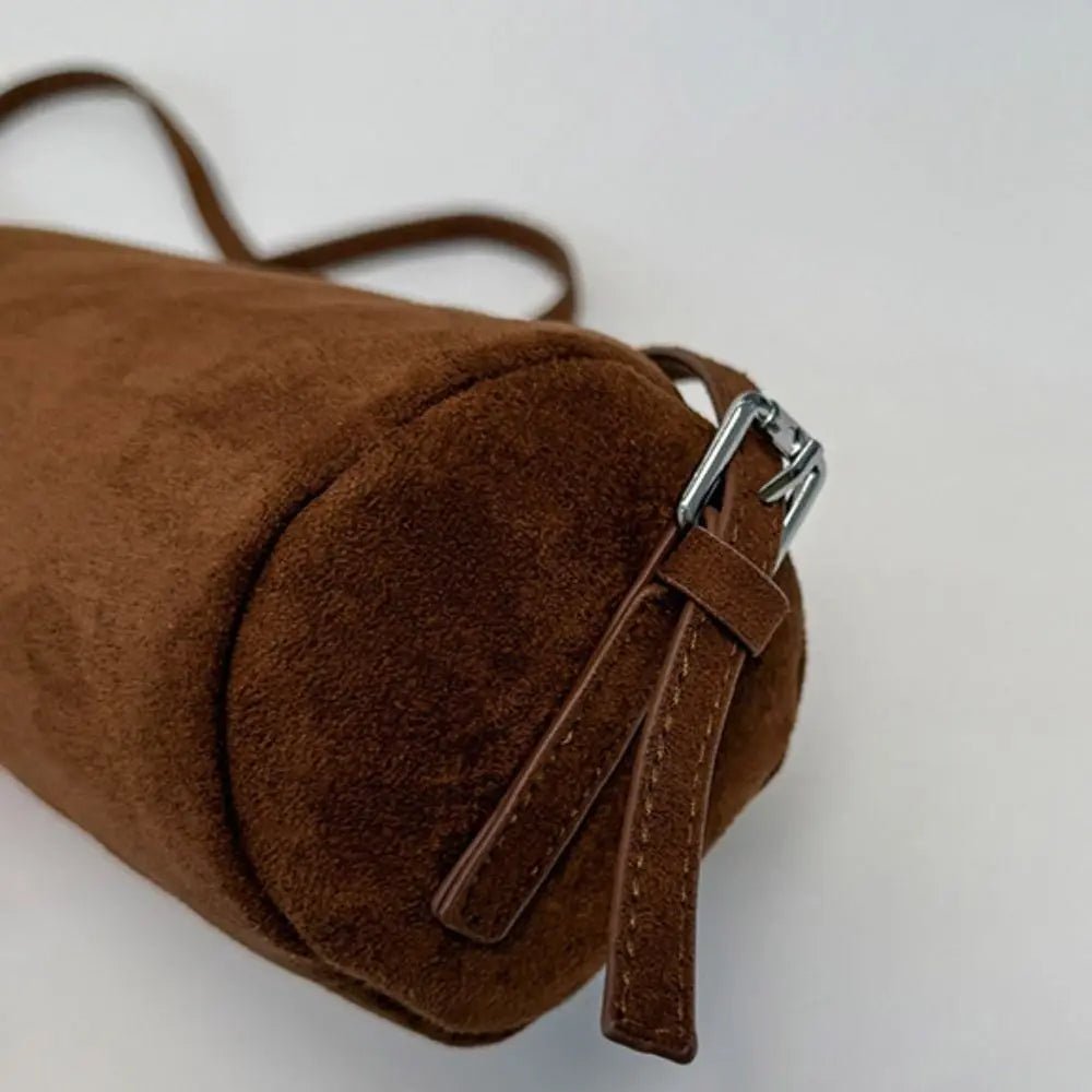 Beatrice Hobo-Tasche aus Veloursleder in Kissenform