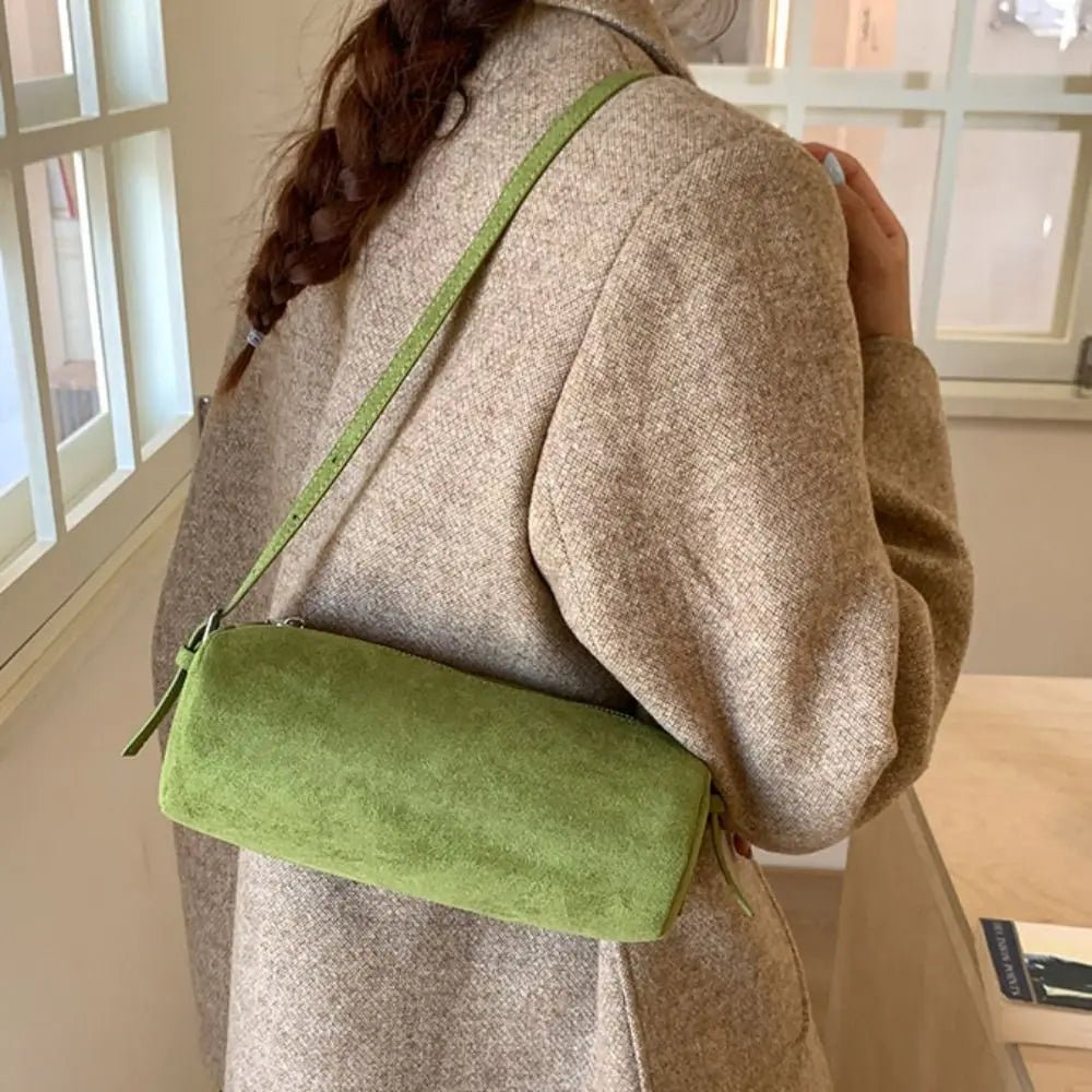 Beatrice Hobo-Tasche aus Veloursleder in Kissenform