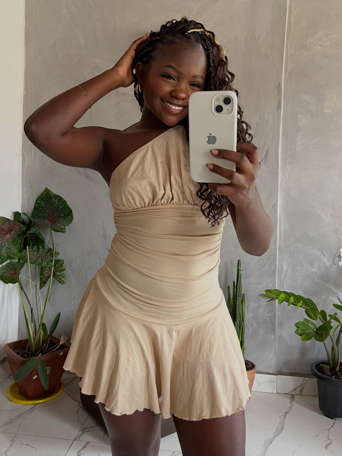 Bella Asymmetrisches Minikleid mit Rüschen