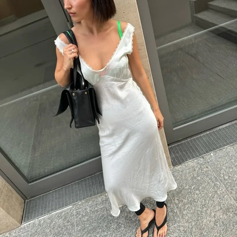 Bellina Satin-Midikleid mit tiefem Ausschnitt