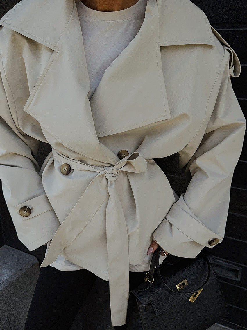 Hollis Kurzer Trenchcoat mit Gürtel