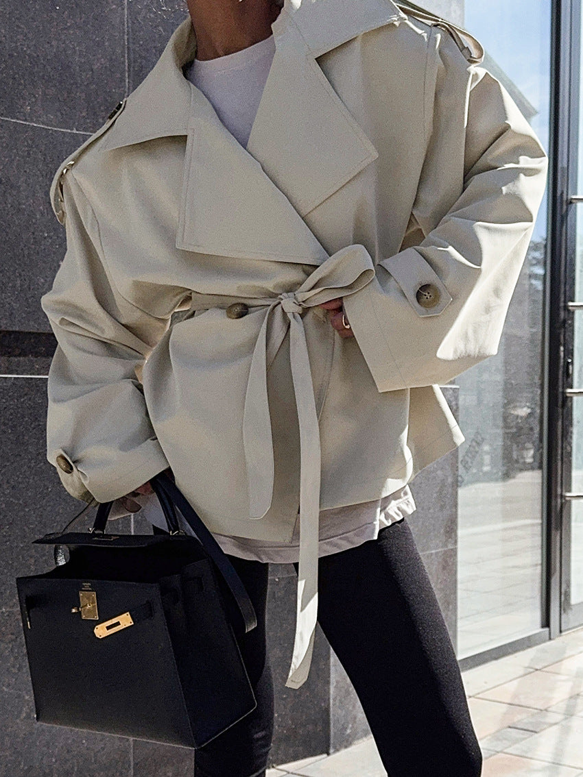 Hollis Kurzer Trenchcoat mit Gürtel