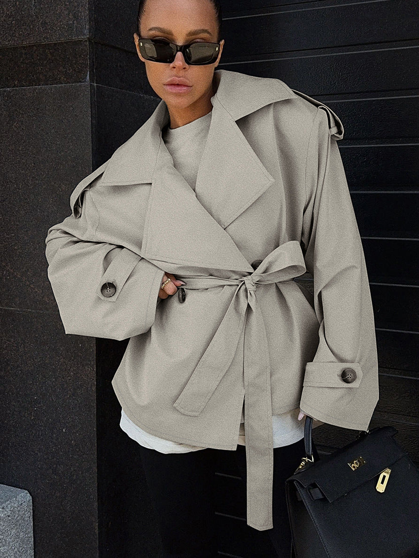 Hollis Kurzer Trenchcoat mit Gürtel