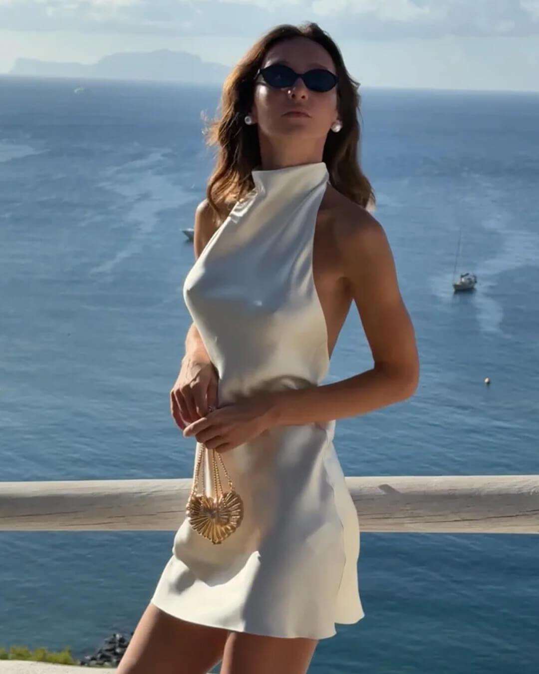 Bianca Satin-Minikleid mit offenem Rücken