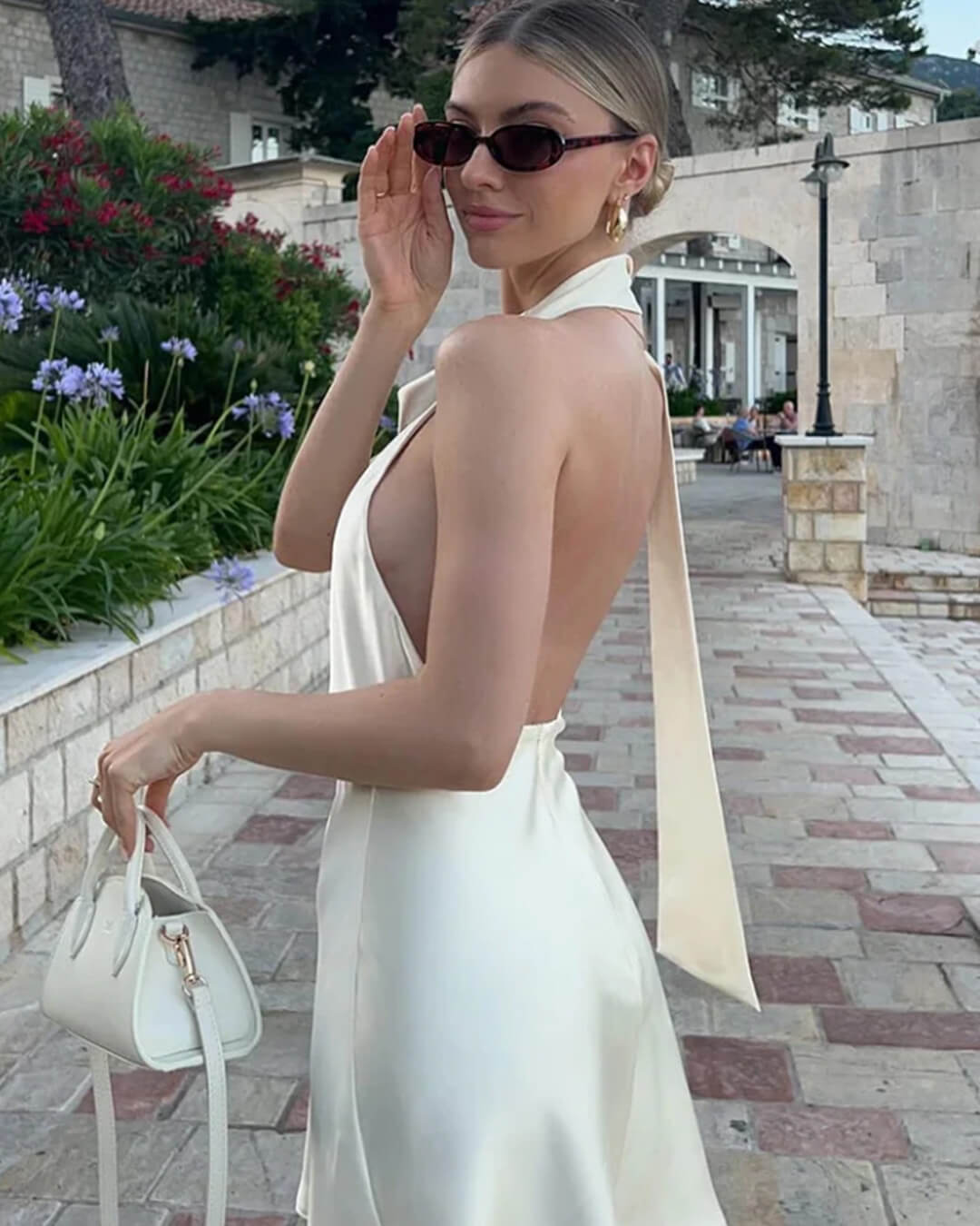 Bianca Satin-Minikleid mit offenem Rücken