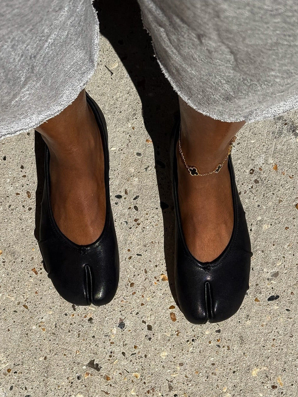 Bianca Leder-Mules mit Zehenschlitz