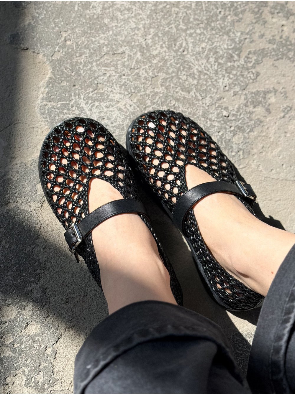 Bianca Geflochtene flache Sandalen mit Cut-outs