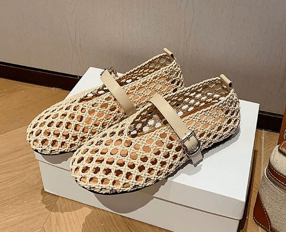 Bianca Geflochtene flache Sandalen mit Cut-outs