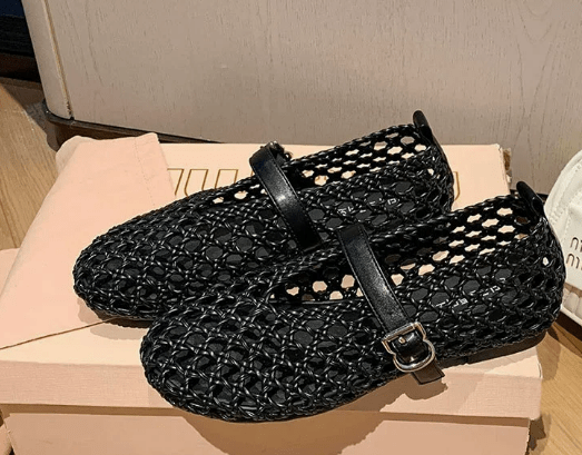 Bianca Geflochtene flache Sandalen mit Cut-outs