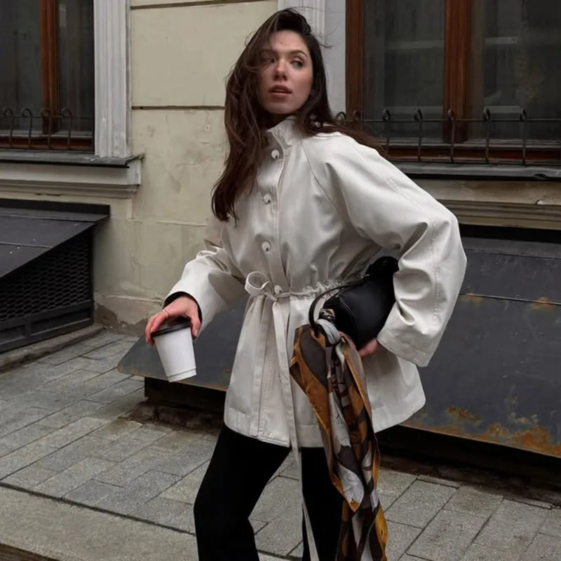 Mina Jacke mit Stehkragen und Bindeband
