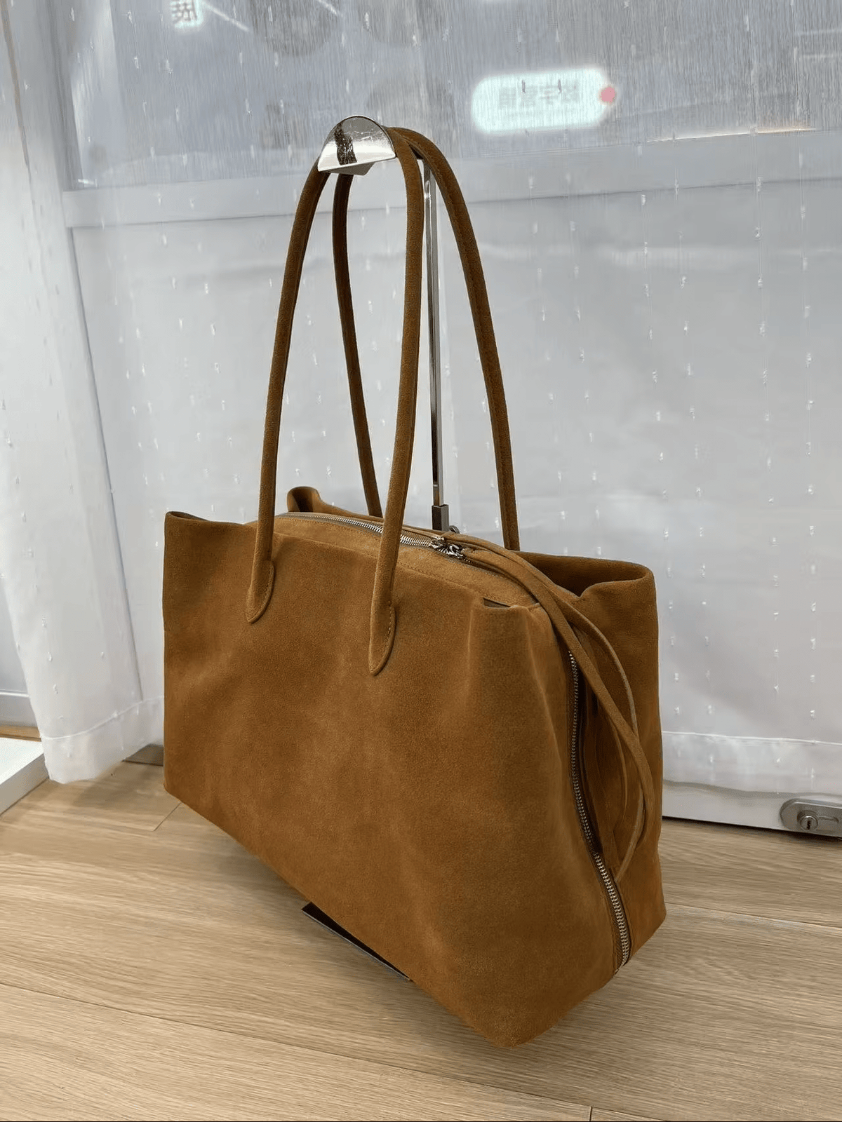 Carly Tote-Bag aus Veloursleder mit Frost-Effekt