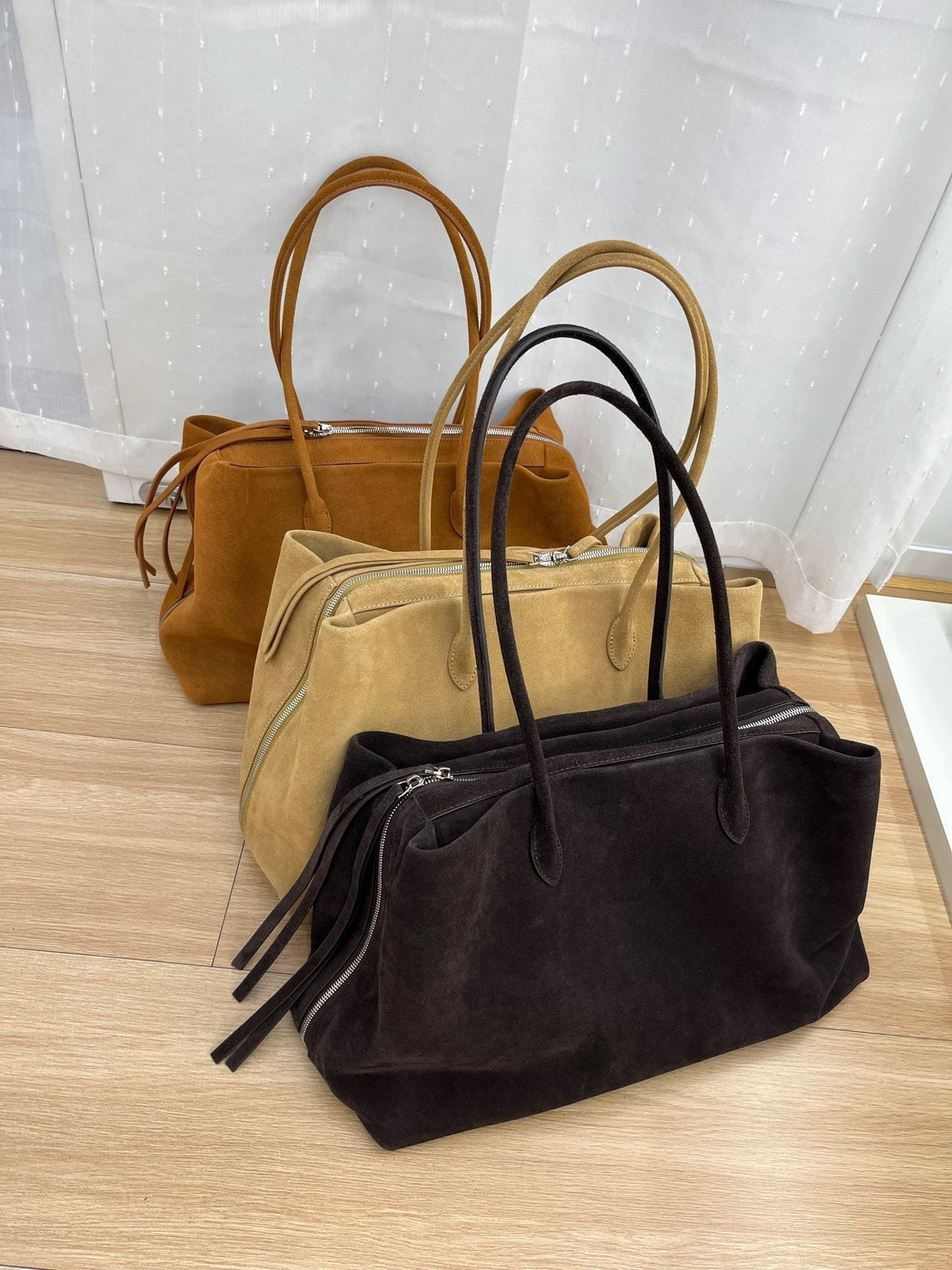 Carly Tote-Bag aus Veloursleder mit Frost-Effekt