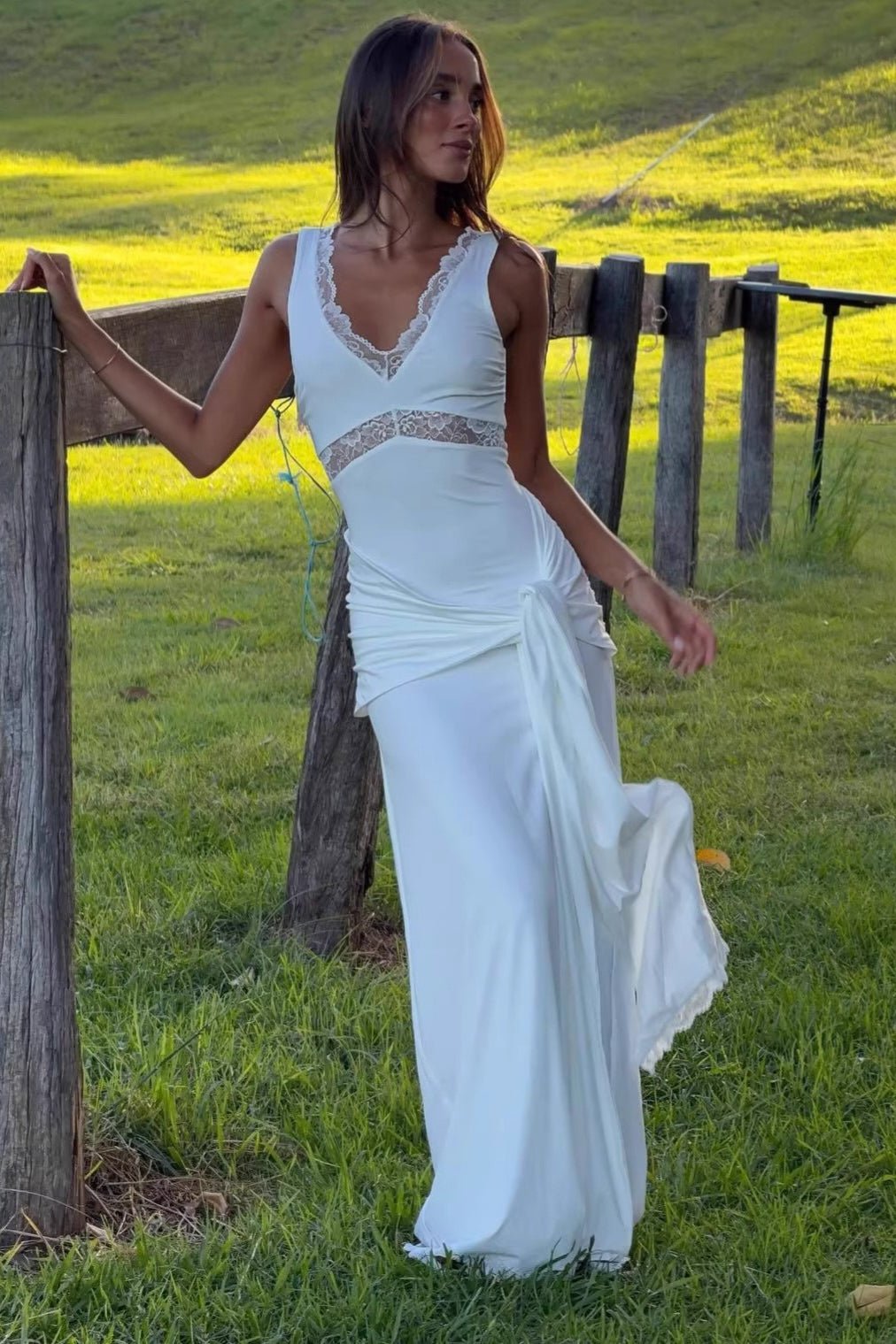 Carmela Maxikleid mit Spitzeneinsatz und Bindeträgern