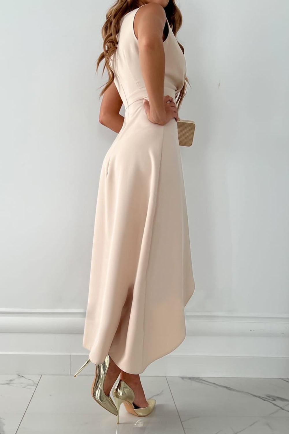 Celeste Midi-Kleid mit V-Ausschnitt und asymmetrischem Saum